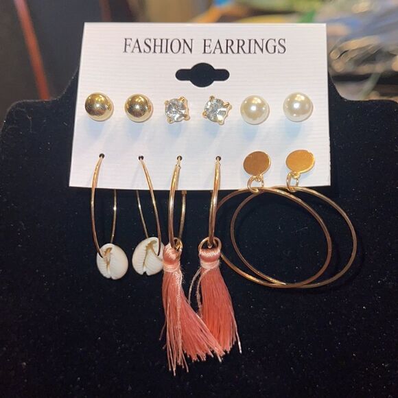 Fashion Earrings.  - Picture 2 of 13
